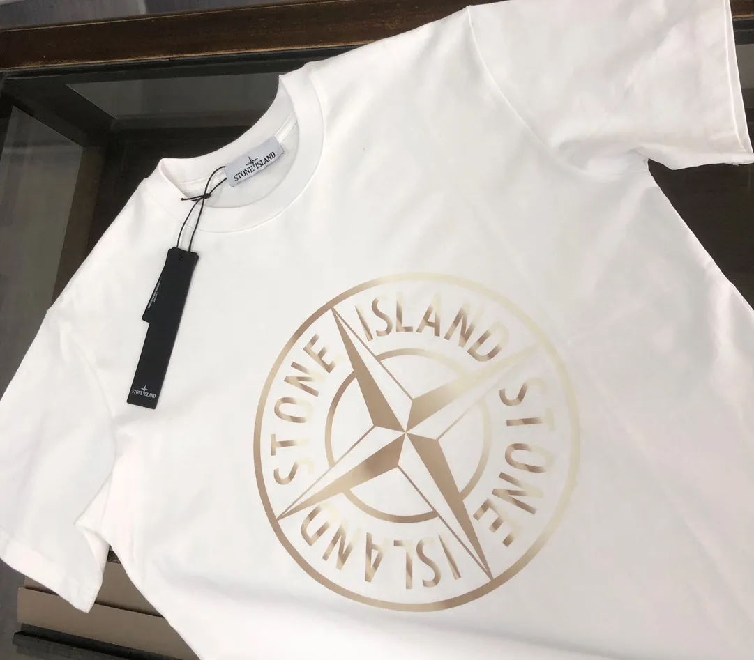P180 Stone Island 2025 latest T-shirt, couple style ~ Original order, fashionable and casual short T-shirt, specially made of customized cotton fabric ~ Cotton T-shirt ~ Pre-washed to prevent deformation and shrinkage problem, more comfortable and breathable on the body ~ All available from stock ~ Unique design style, trendy must-have item, complete with three standards 👍 Color: black/white Size: S M L XL (larger version, please indicate your height and weight when placing an order)